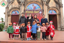 Trường mầm non Đỗ Động tổ chức cho trẻ trải nghiệm thăm quan tại nhà thờ giáo xứ Trình Xá, xã Đỗ Động. Buổi tham quan trẻ được tìm hiểu về nhà thờ giáo xứ, được quan sát công tác chuẩn bị đón Noel 2023
