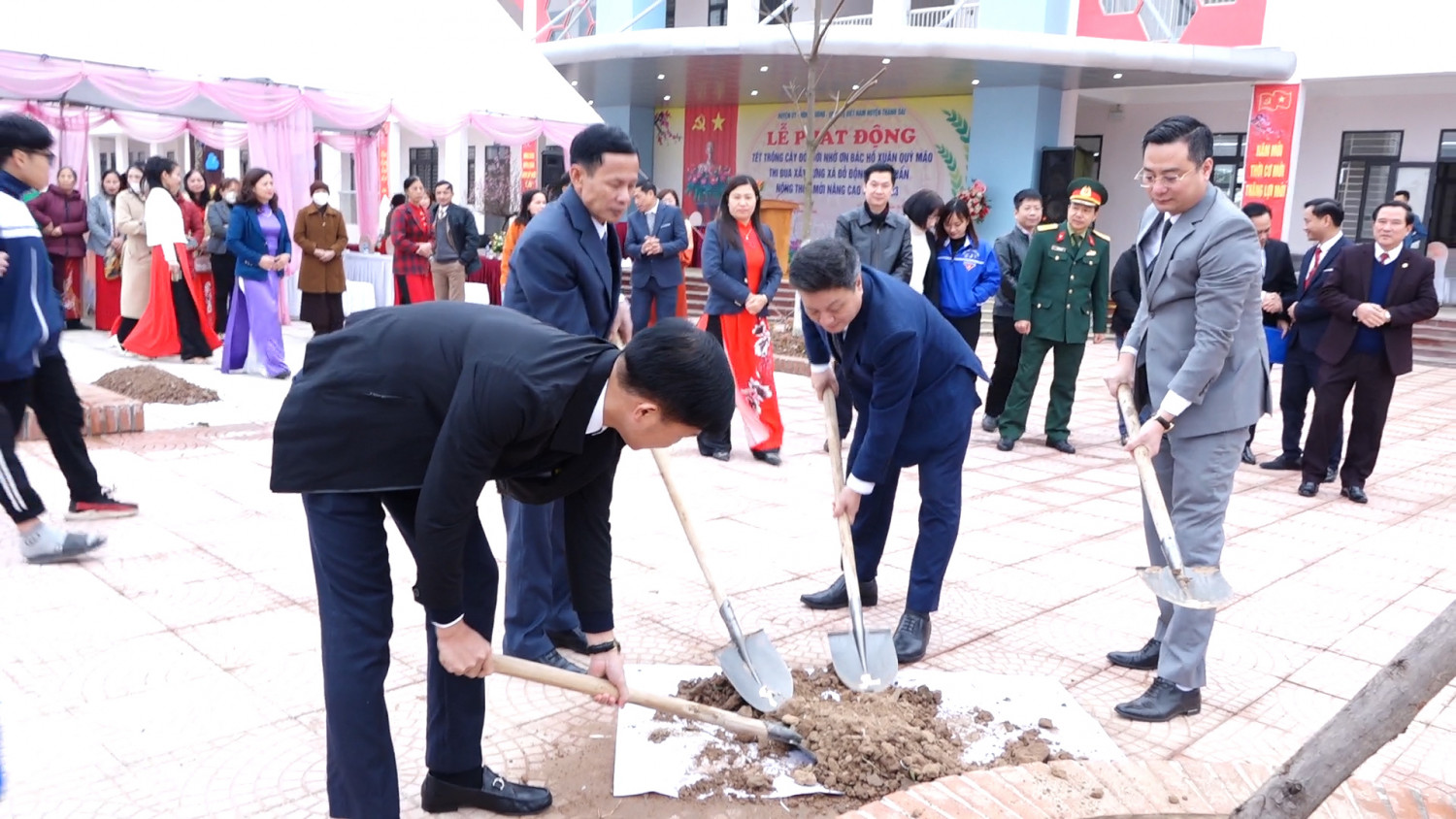 00565 00 08 08 43 Still01877