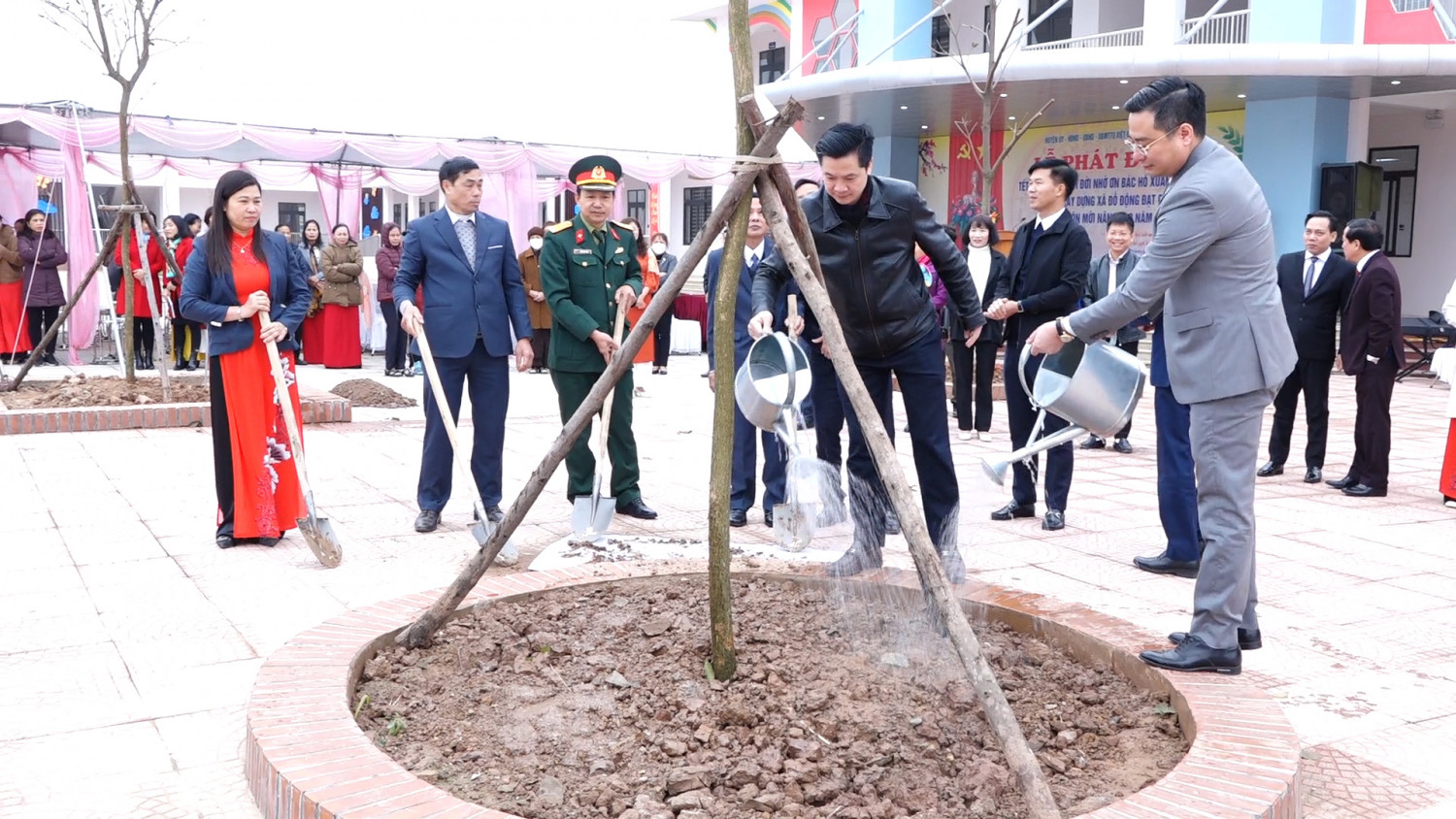 00565 00 08 44 00 Still01999