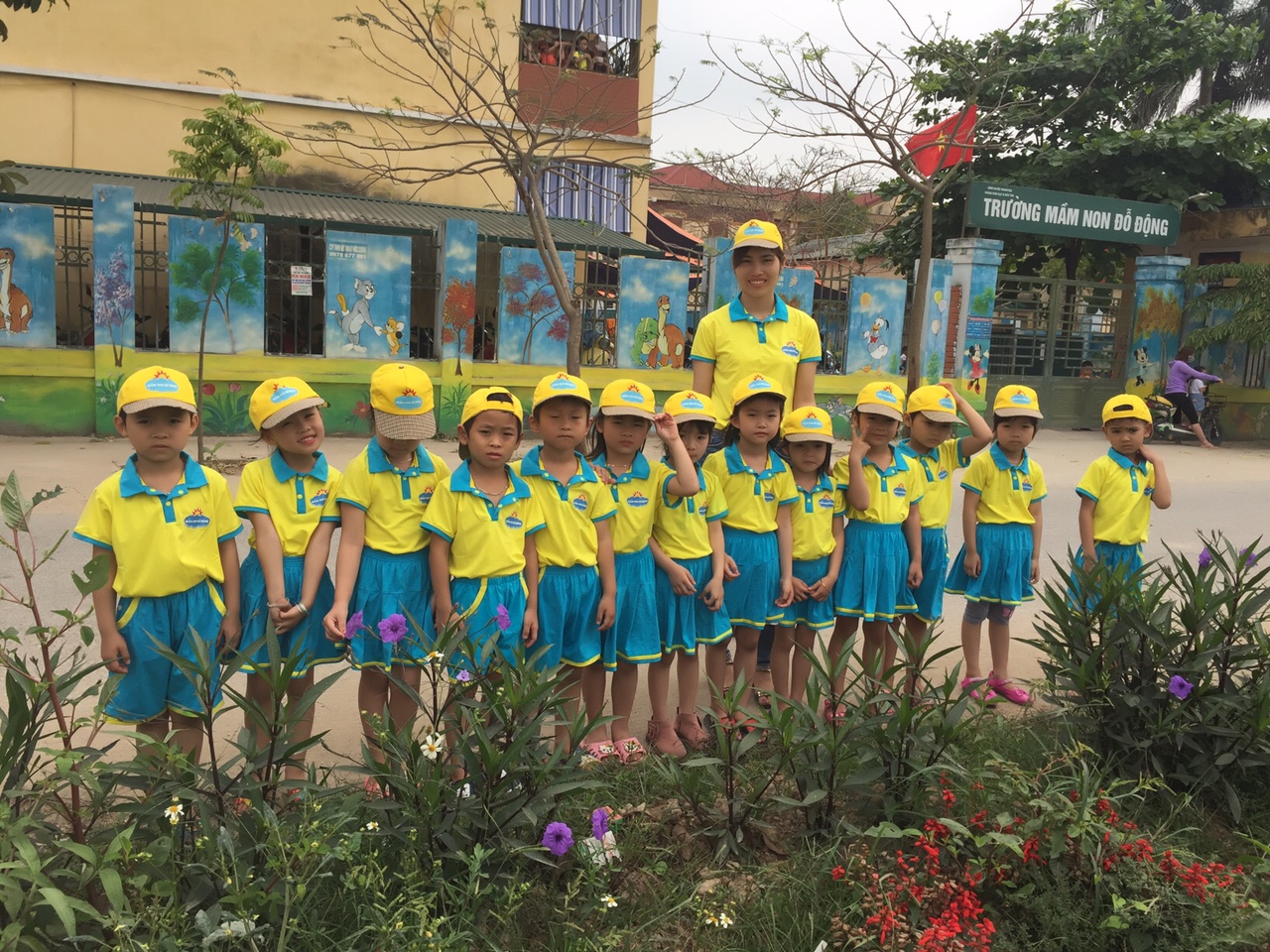 Cô và bé trường mầm non Đỗ Động